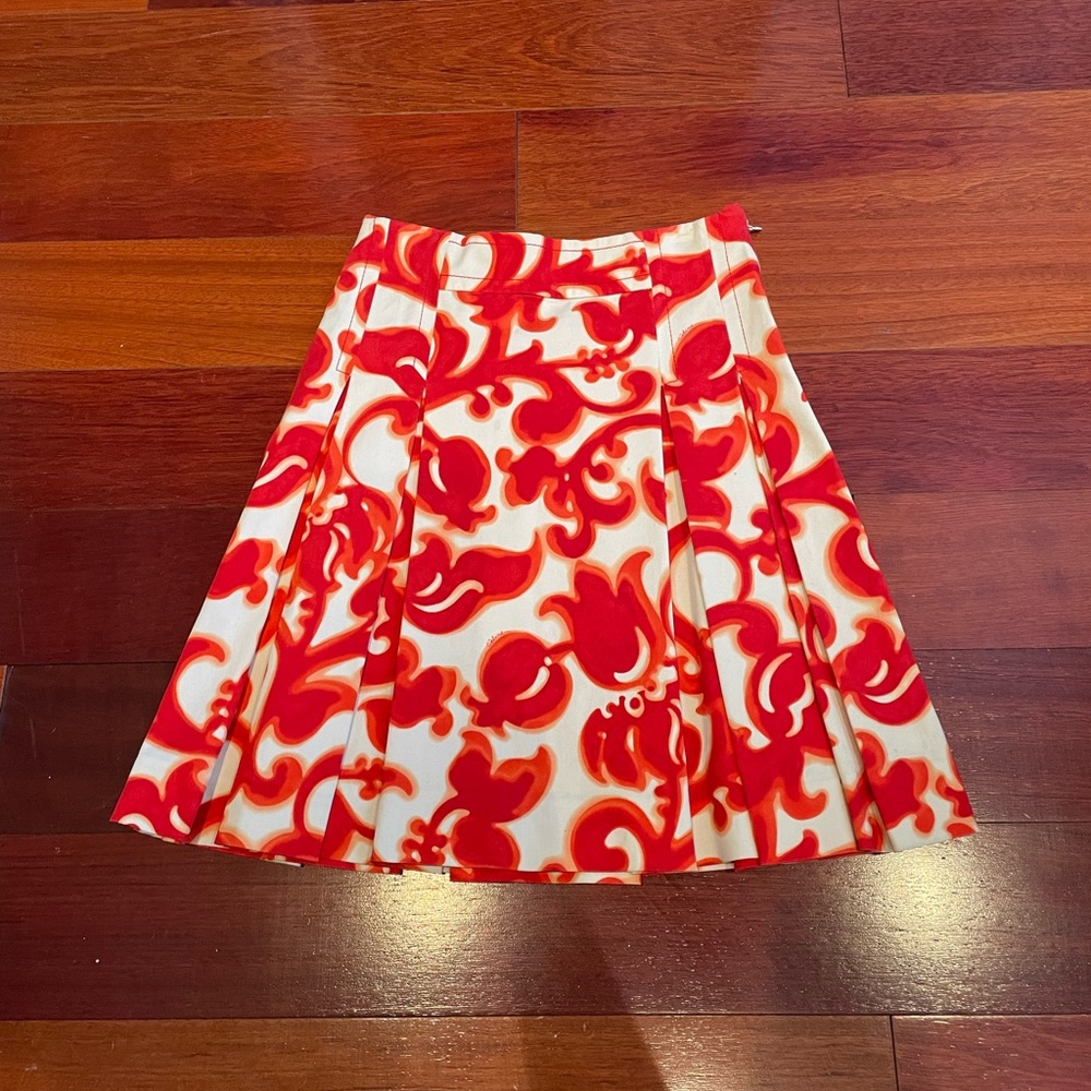 Celine skirt in pristine condition, size 34! Side zipper and length 21 inches.